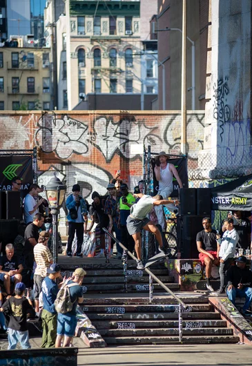 Cordano keeps it not so casual with a Noseblunt down the double-set rail to start off his run.


<!--damnamnyc2022day2-->