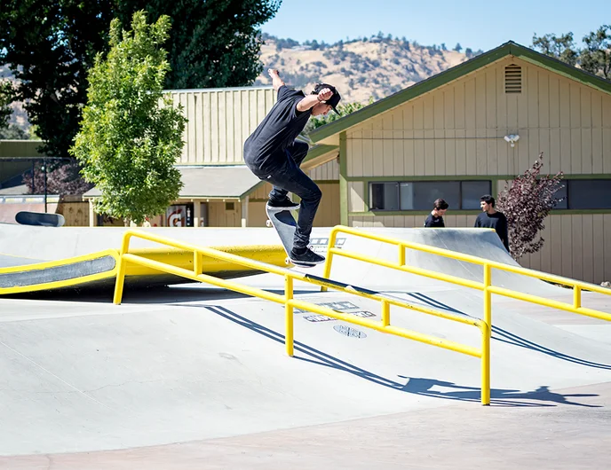 <!--daww16-finals-->

Caio always coming thru with the goods!  This time the Nollie FS Nosegrind.