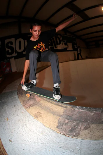 <!--txrt14-->

The next day, we headed straight to Houston, Texas to get in our own session at Southside before the contest the following day. Alejandro Burnell was there already, Smith Tailgrabbing around the corner of the bowl.