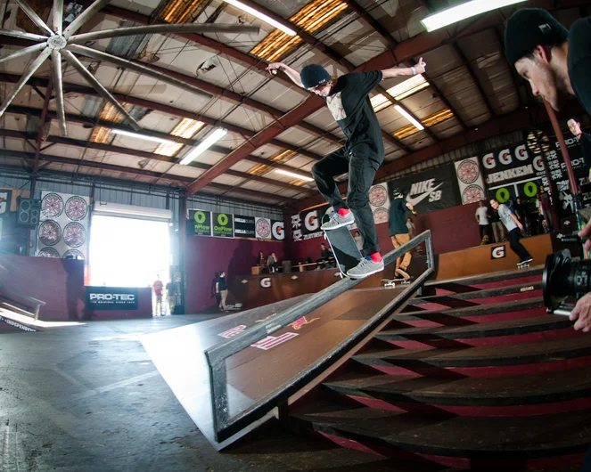 <!--ta14-t-->

John Clemmons with a switch 180 to nosegrind.