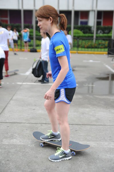 Damn Am Shanghai: everyone learning skateboarding