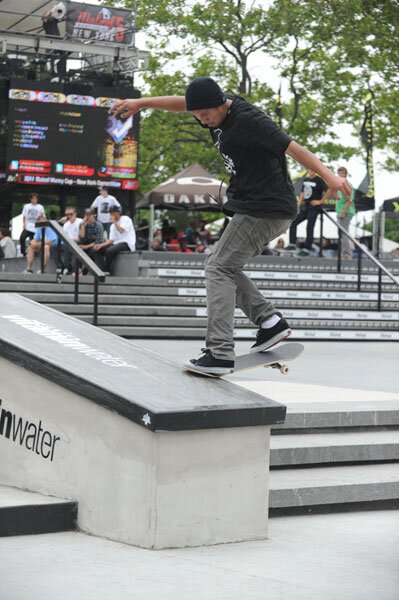 Andrew Langi - frontside noseslide