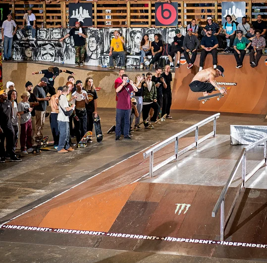 <!--am18qualsphotos-->

Felipe Nunes takes it to the side panel with a B/S 3 Flip.
