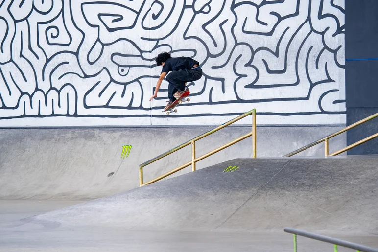 Lot of dudes out here taking the risk over the bump to rail. Fatty to flatty melon from the Brazilian Abner Pietro
<!--damnamla2023finals-->