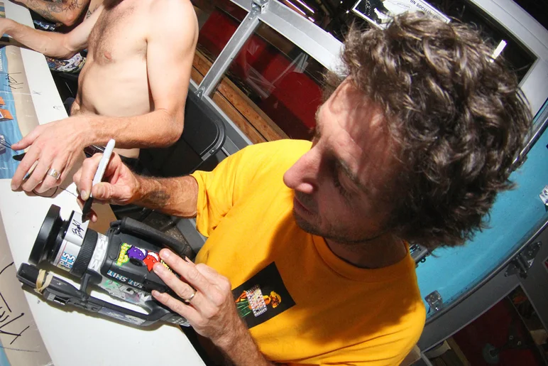 <!--dwdemo2018-->

Sly got his camera signed by Beagle. “Sorry its not a VX dude.”
