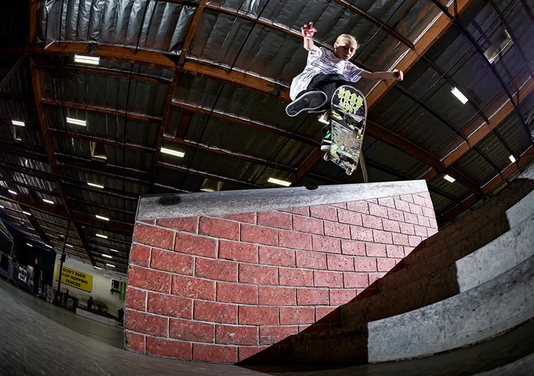 <!--dala19practice-->

Felipe Mota, back for more, this time with a KF Backtail.
