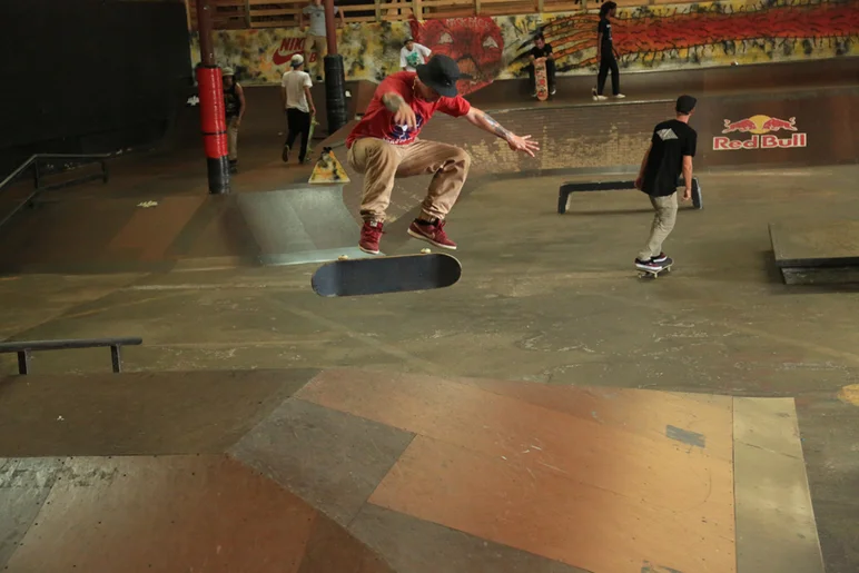 <!--shqv2-->
Durbin is back on his board and ripping.