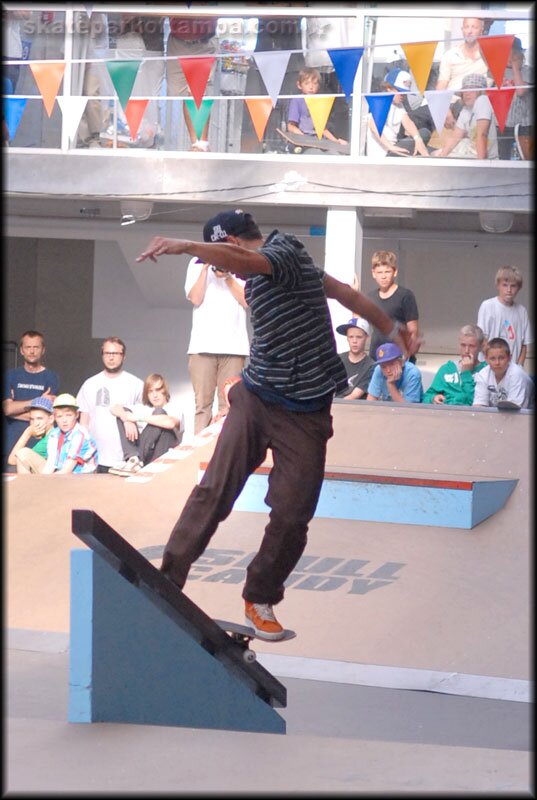 Eric Koston - frontside hurricane