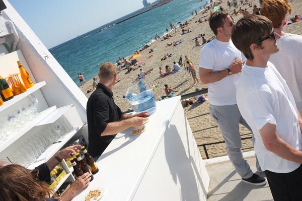 Barcelona: The rubbernecking bartender spies boobs