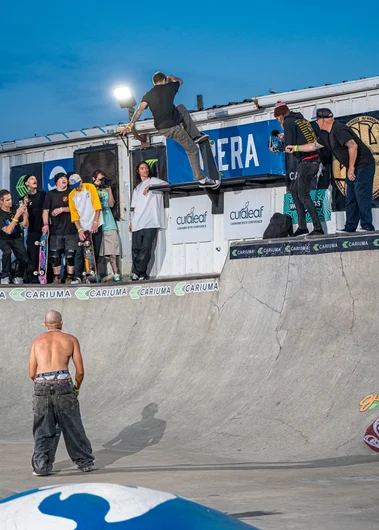 This is the Front Blunt that Greyson was working on earlier, but is the one he landed. Pedro with his eyes on him. Love it!

<!--tampapro24concretejam-->