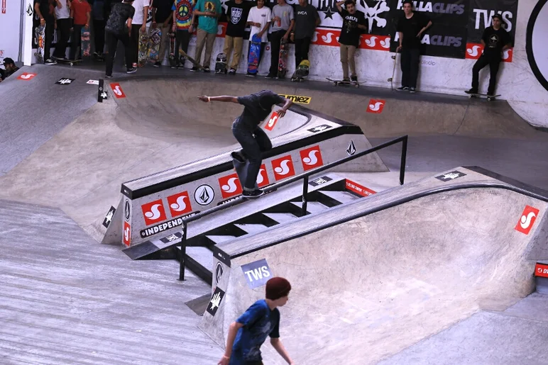 <!-- damnamvolcom14day2 -->

Tre Williams - Back Noseblunt