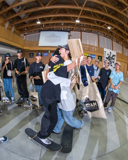 Luca and Toa hugging it out for first and second place!

<!--damnamjapan2022finals-->