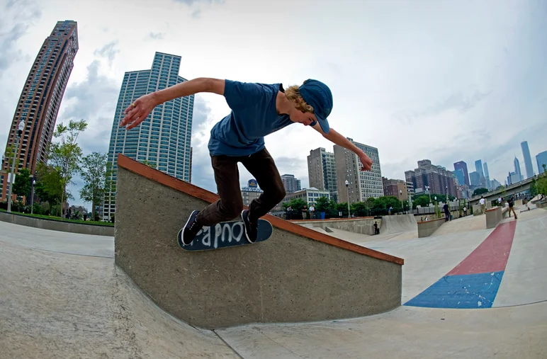 <!--dachithurs-->

Henry Gartland hits the Hubba from the back and Wallrides all over it.