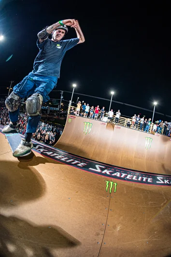 It took Bob a while to get this nose manual but it was the most insane thing of the night. Pop out and nose Manny to bonk back into vert. Insanity!!!

<!--TampaAm2023provertlegendsjambony-->