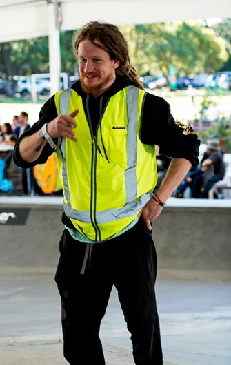 <!--daaus-qual-->

This dude skated all the way across the states and is now working on OZ.