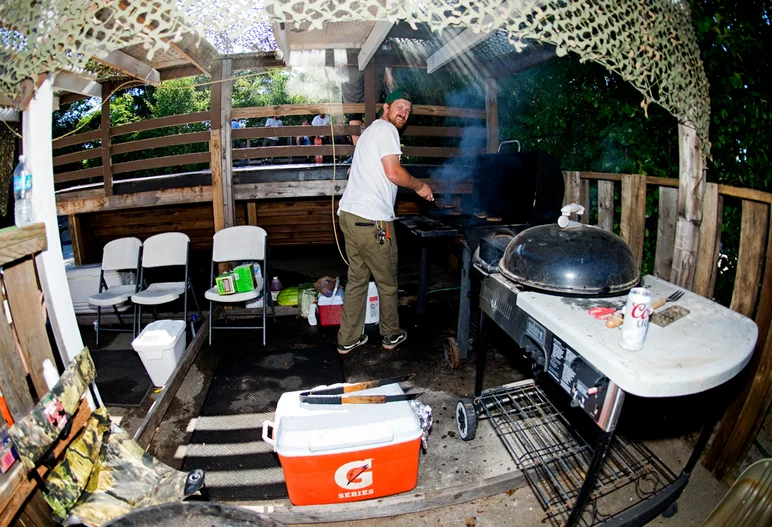 <!--daatlfriday-->

Jona from Hazard County keeps the burgers n’ brews flowin while the kids continue to shred!