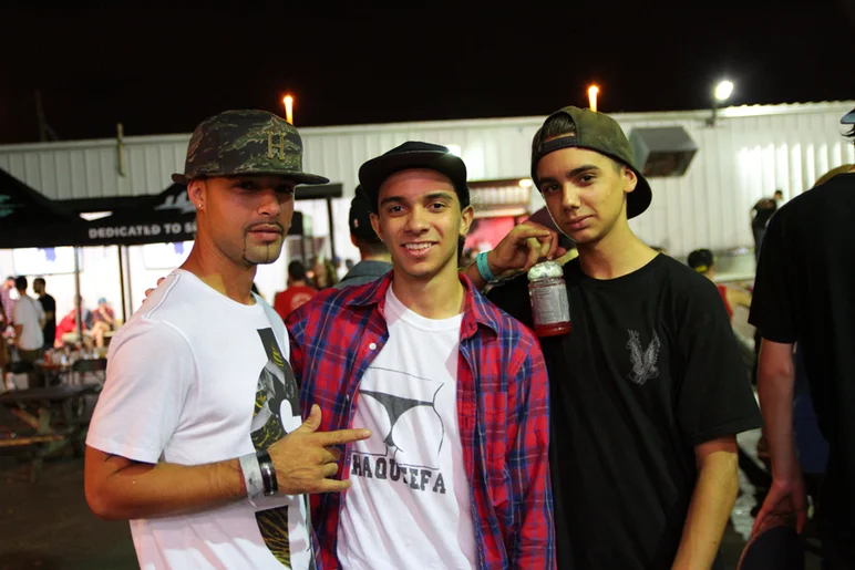 <!--ta14-fn-->
Alejandro Burnell had a quick second for a photo op with Justin Zaragoza and his older brother.