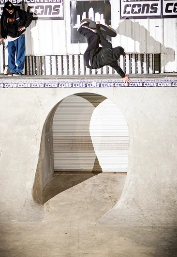 <!--pro20consjam-->

Congrats to Roman on the win with barrels of tricks like this Front Invert over the doorway.
