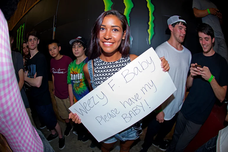<!--sundaydaypro15-->

While most of the spectators came to see the skating, this young lady apparently wanted a piece of Lil Weezy.