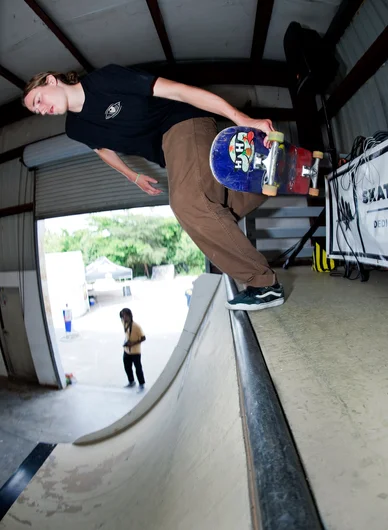 <!--daatlsun-->

Myles Willard gives this quarterpipe/bank hybrid a break from a million axle stalls and gives it some Backside Boneless love.

