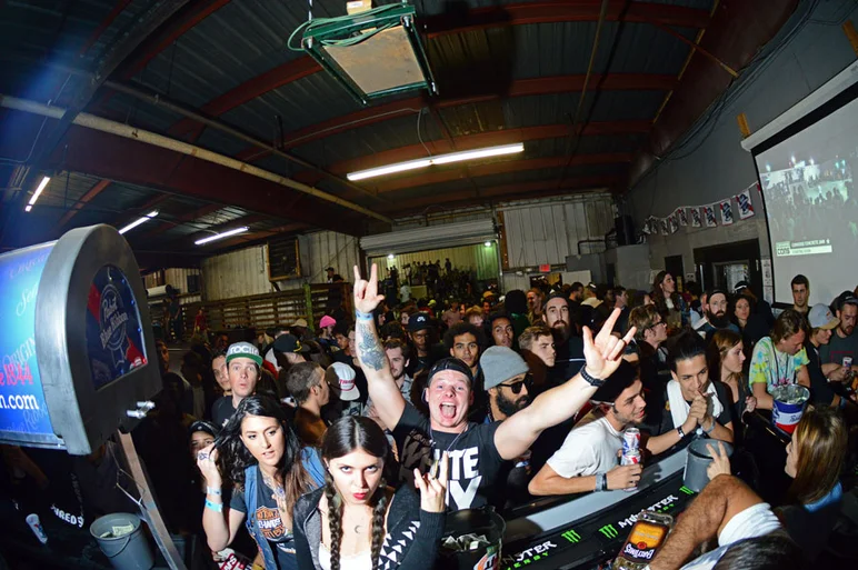 <!--AM15-SATNIGHT-->
The line might be long but the PBR is so cold.
