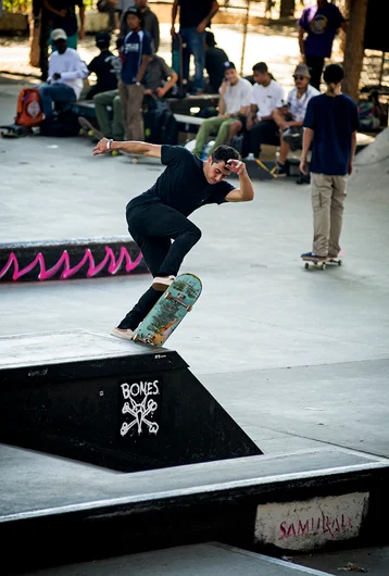 <!--danyc16finals-->

Robby Rosano goes one past the Noseblunt with the 270 Piv in.
