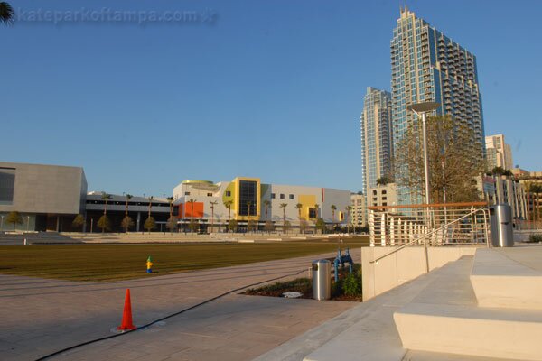 Curtis Hixon Park in Tampa - corner stairs