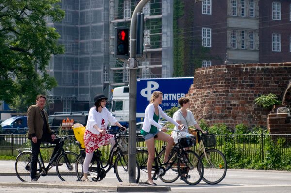 American girls, don't be scared of skirts on bikes