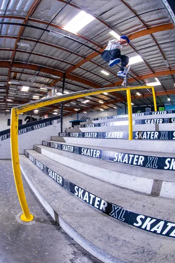 This is how Jhonny Zapata warms up for Qualifiers. Kickflip front board down the 10.

<!--damnamla2023qualifiers-->