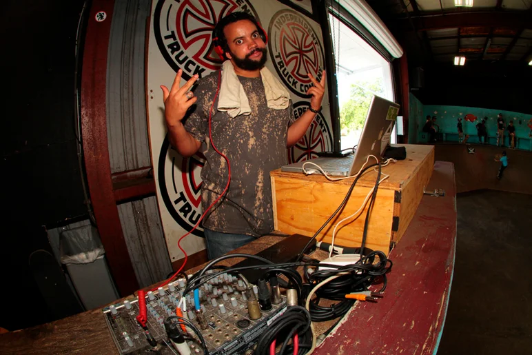 <!--sr16-->

DJ AlBow keeping you on your feet. Great to see you back!