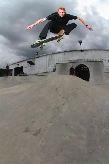 <!--eotmaug-->
Chris Reitz Ollies the boob with great control.