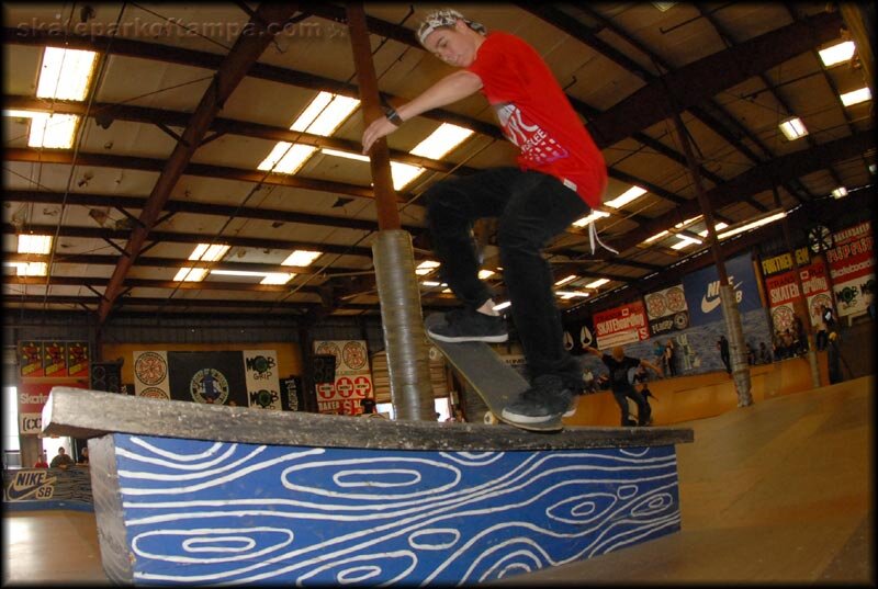 Yonis has a noseblunt slide up