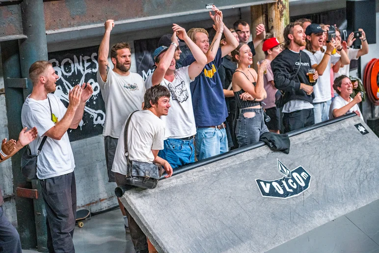 The locals were so stoked on Yakov!

<!--damnamnetherlandsday3-->