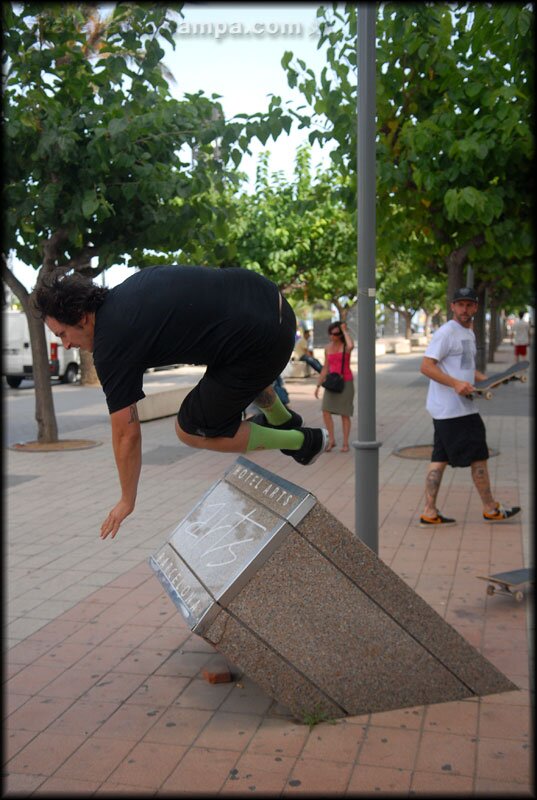 Barcelona DJ Wade Pile Up