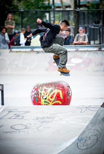 <!--danyc19finals-->

What if you could spin that apple 360? Jonny can..