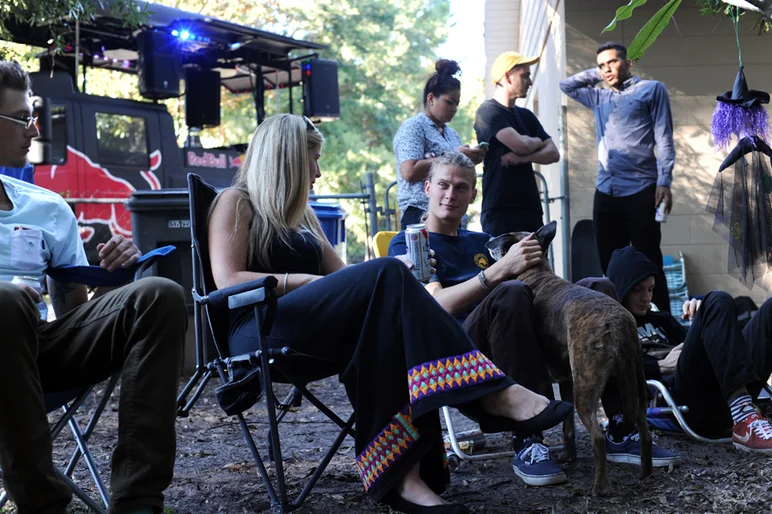 <!--hj2014-->

Sunday was a real dog party. I think I counted five or six dogs running around together. Eric McKenney gave some love to Allen Russell's dog Sarge while he carried on a conversation with Jeni. Oh, and that's the Red Bull truck in the background. Cullen Traverso brought it over to blast some tunes for us.



