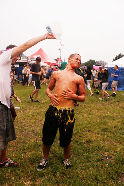 Warped Tour 2010: Since it's raining, let's squirt