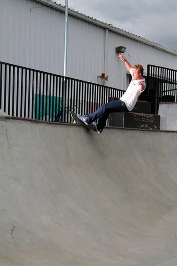 <!--eotmaug-->

Derick Glancy showed up late but this FS Feeble was quick and easy!