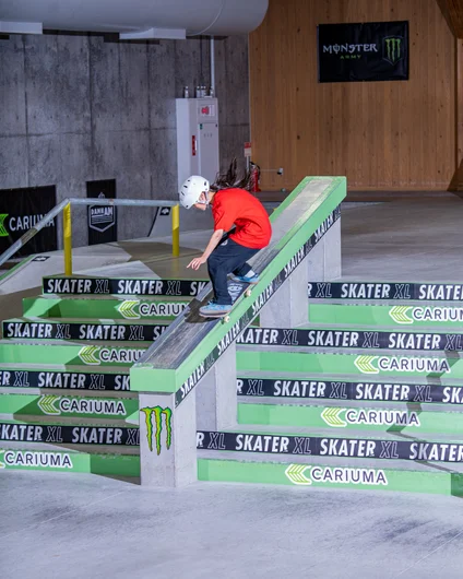 Ria Tanno flying full speed down the hubba. Look at that hair flyin' in the wind.


<!--damnamjapan2023womensqualifiers-->