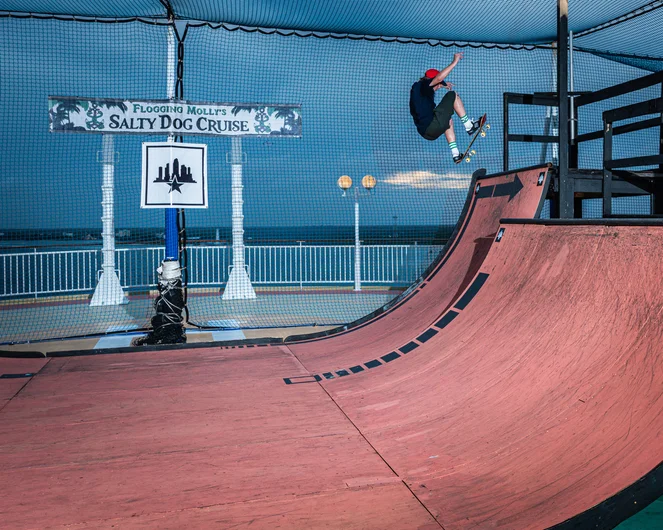 Day 3 Demo warm up with SPoT team rider, Marse Farmer. Front Blunt

<!--floggingmollycruise23-->