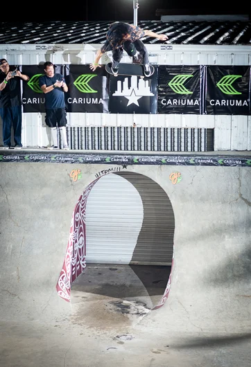 Someone tell Tom he's not supposed to go higher than the top of the roof, this is insane!

<!--tampapro23concretejam-->