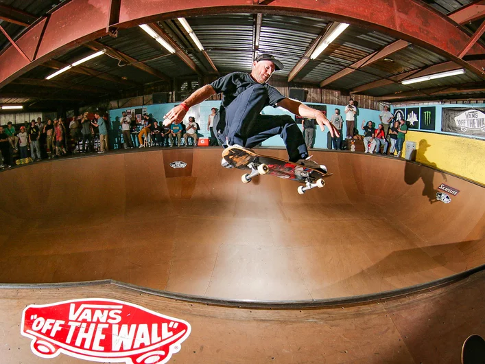 Mike Peterson reppin' The Block and floating the hip

<!--clashofthecrews23-->