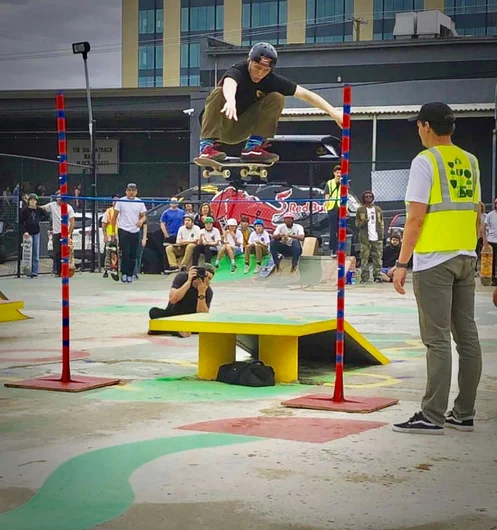 <!--redbullb4b-->

Spencer Taylor had some wiings and won the high ollie contest (Photo by @theleesofmemory)