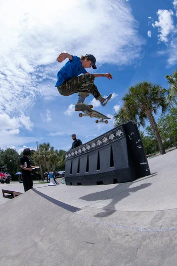 <!--gsd21-->
Atom warming up with an Ollie North over the first cash for tricks obstacle.