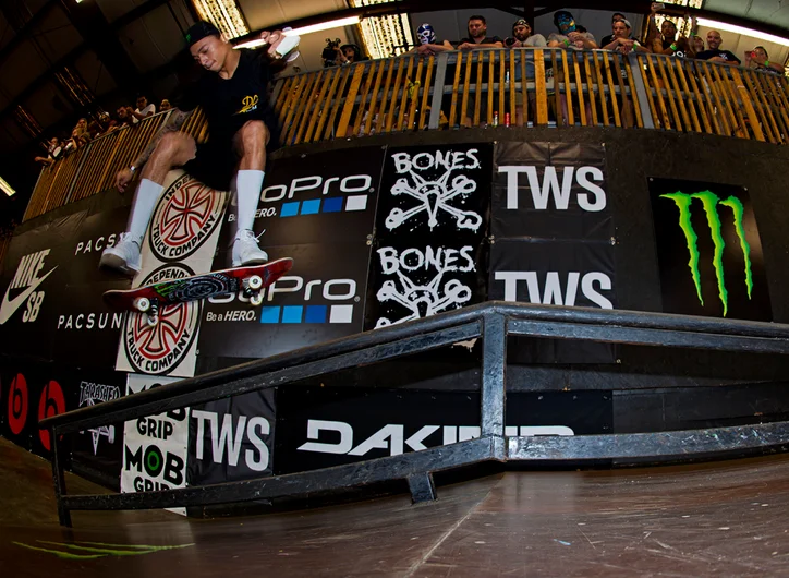 <!--sundaydaypro15-->

Nyjah warms it up with a Kickflip Back Lip.