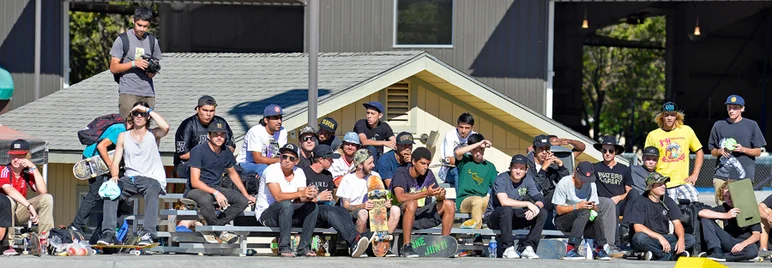 <!--ww14d3-->

The sun was beatin’ down like a mofo but these guys were willing to tough it out just to watch the homies get some.





