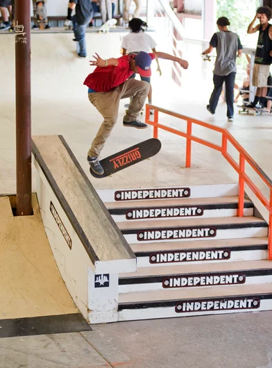 <!--daatlsun-->

Ivan Monteiro might have not gotten top 3 in the actual comp, but came up on third in best trick with a 360 Flip Noseslide Bigspin Out. Here’s the first half of the trick.






