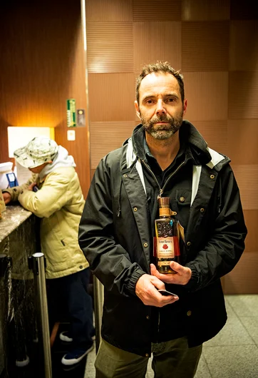 <!--daja19-chill-->

Paul about to hit Daisuke with a gift from his homeland of Louisville Kentucky.
