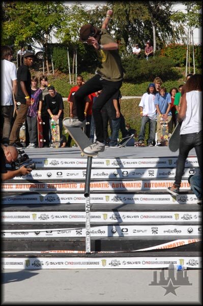 Kevin Jones on a frontside nosegrind