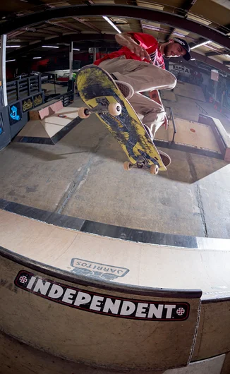 <!--dachi19d1-->

Joe Petrucci, Asylum local shows us what a proper Fakie Pop looks like.

